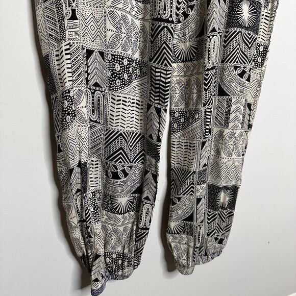 Kaitlyn Aztec Jumpsuit   - Picture 10 of 12